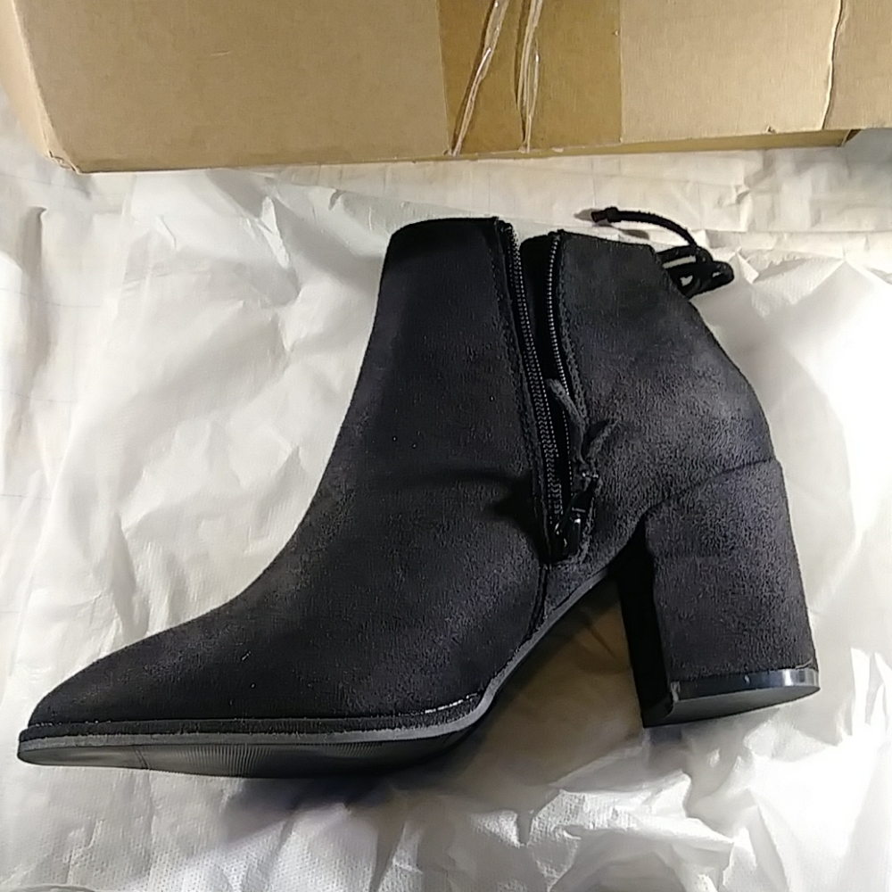 Black Suede ankle booties us7